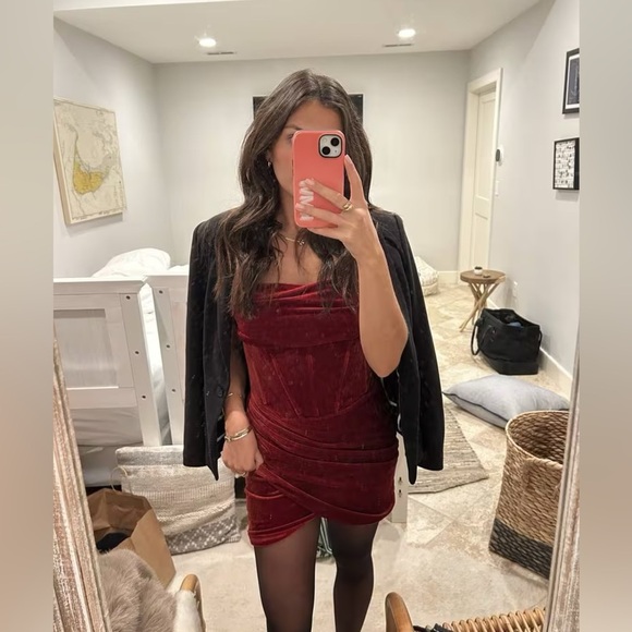 NWT Bardot CLAUDETTE MINI DRESS in rust - velvet maroon - Medium - Picture 2 of 11